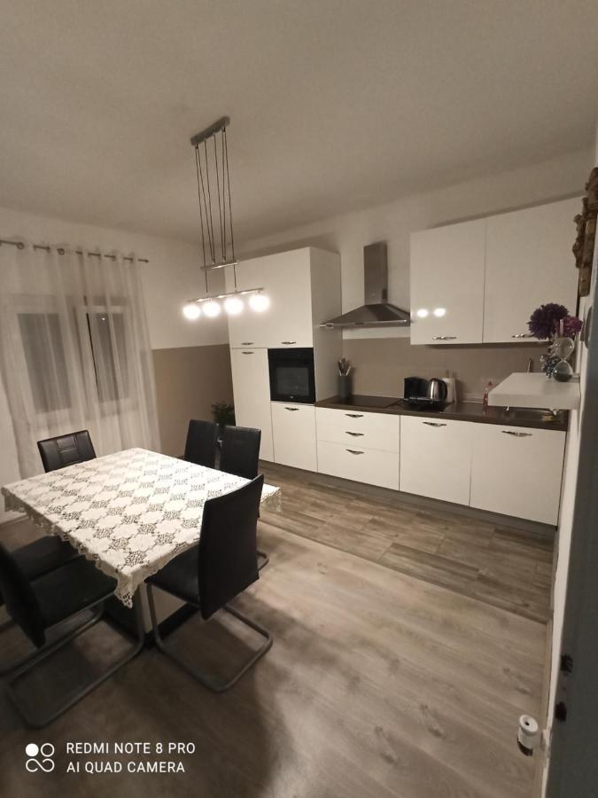 Marinoitonizadar Apartmán Policnik